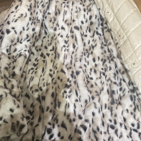 Dennis Basso Faux fur coat Size Medium - Picture 3 of 4